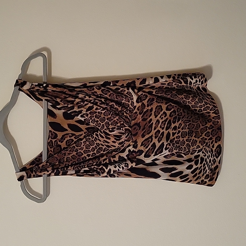 Silky sleeveless animal print top. Small